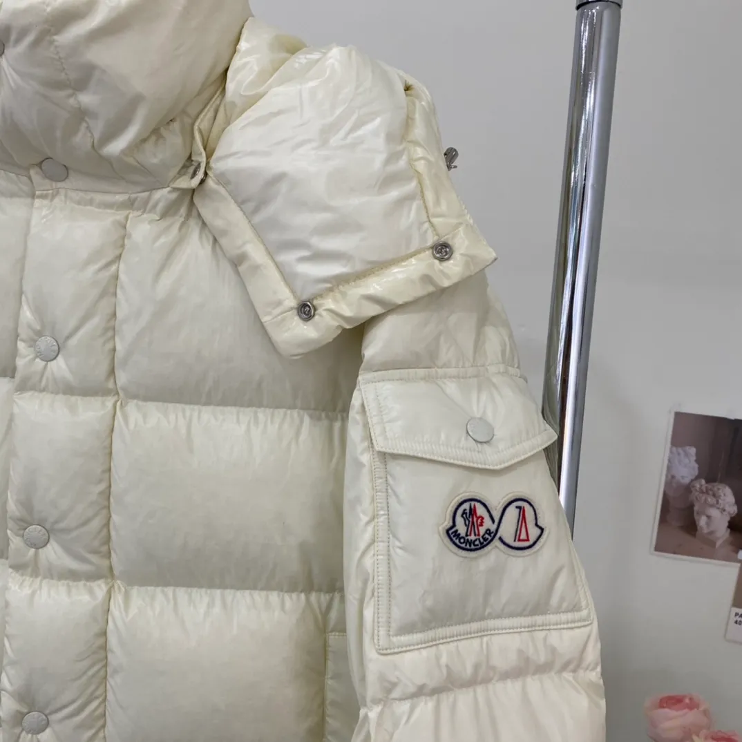 P390 Moncler/ 2026 70 、 。 DNA ， ， 。 Classic ， 、 。 Classic 70 。 Quality， 90 ，Premium Quality ， ，Black ！ Sizes M-3XL